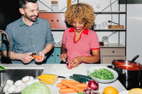 couple cooking a meal with a 17-piece carote cookware set